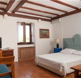5 Bedroom Beachfront Villa near Milna, Brac Island, Sleeps 10